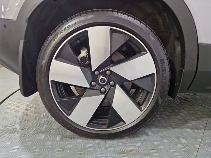 Volvo EX40 2025