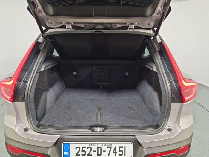 Volvo EX40 2025