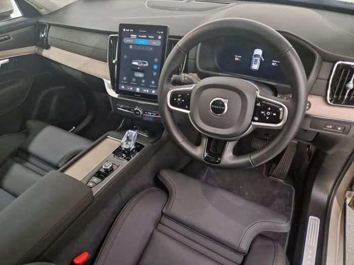 Volvo XC90 2025