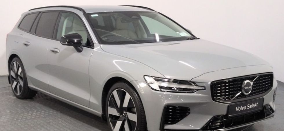 Volvo V60 2025