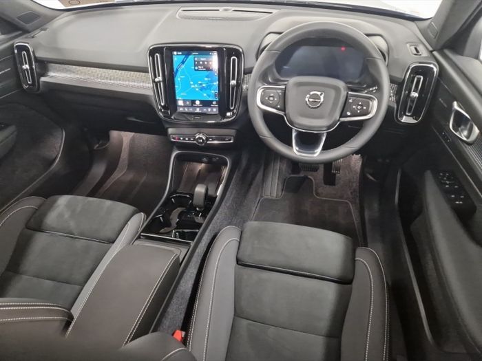 Volvo EX40 2025