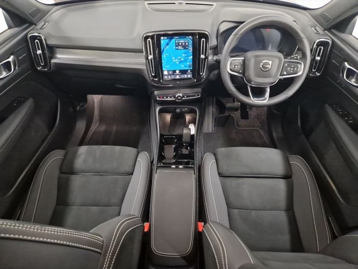 Volvo EX40 2025