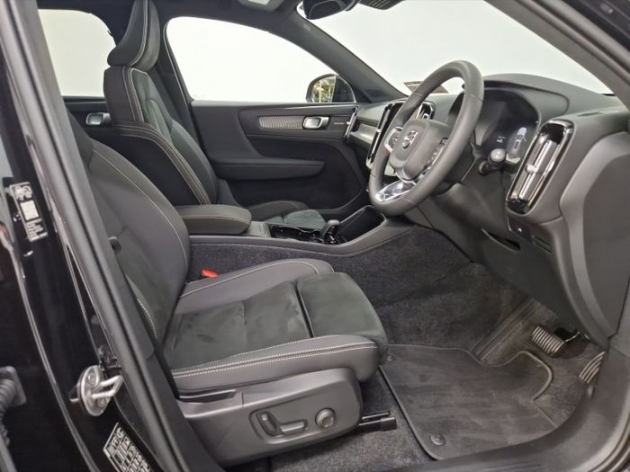 Volvo EX40 2025
