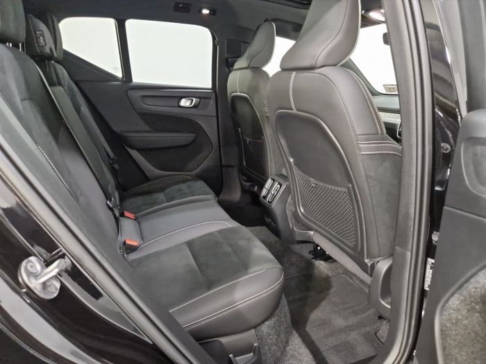 Volvo EX40 2025
