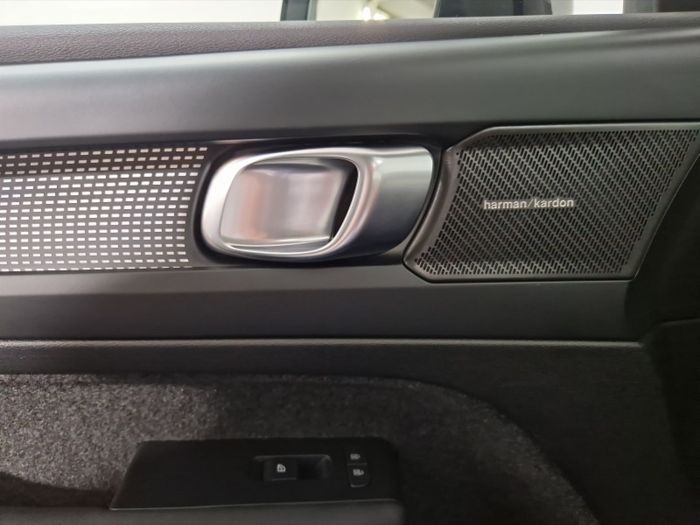 Volvo EX40 2025
