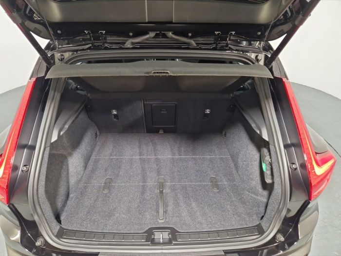 Volvo EX40 2025