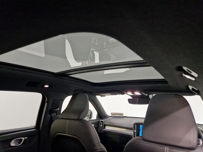 Volvo EX40 2025