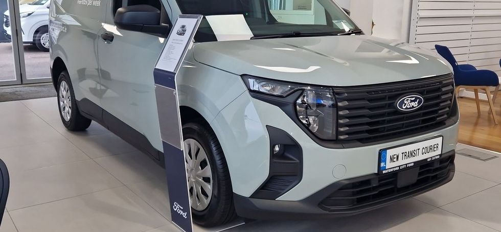 Ford TRANSIT COURIER 2026