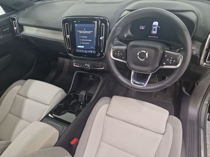 Volvo EX40 2026