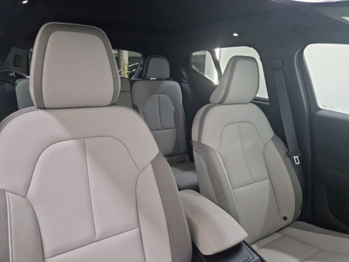 Volvo EX40 2026