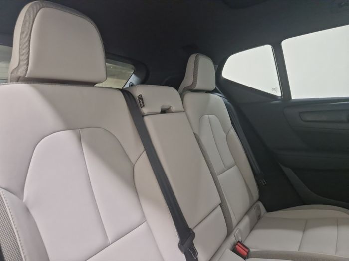 Volvo EX40 2026