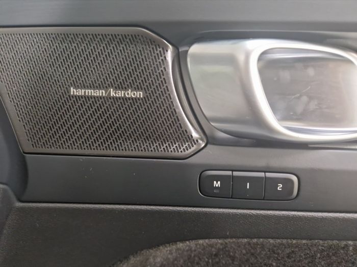Volvo EX40 2026