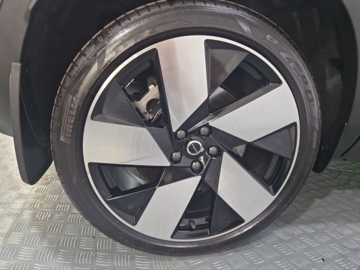 Volvo EX40 2026