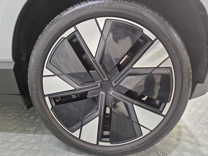 Volvo EX30 2024