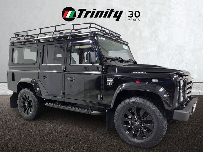 Land Rover Defender 2011