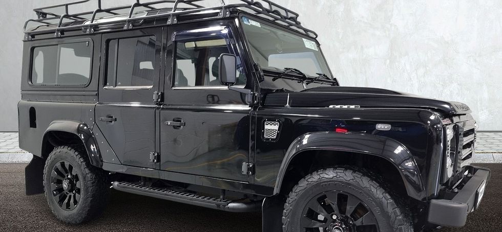 Land Rover Defender 2011