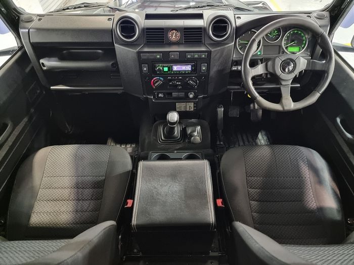 Land Rover Defender 2011