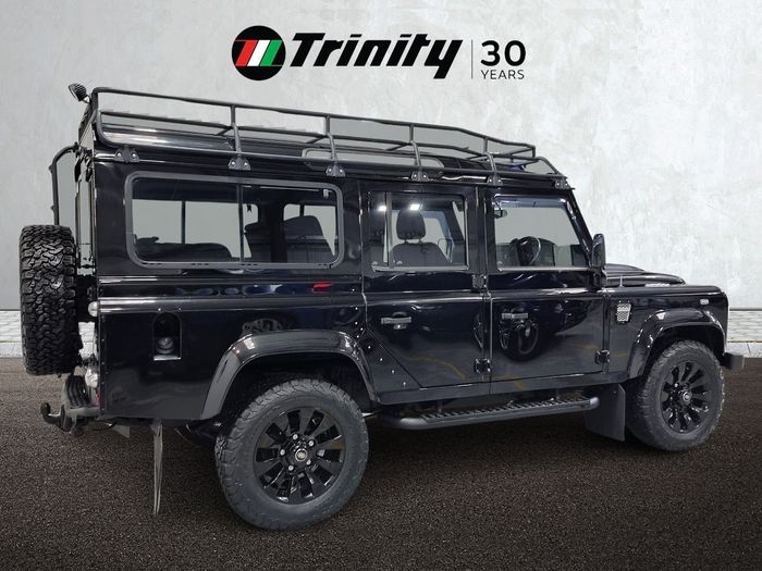 Land Rover Defender 2011