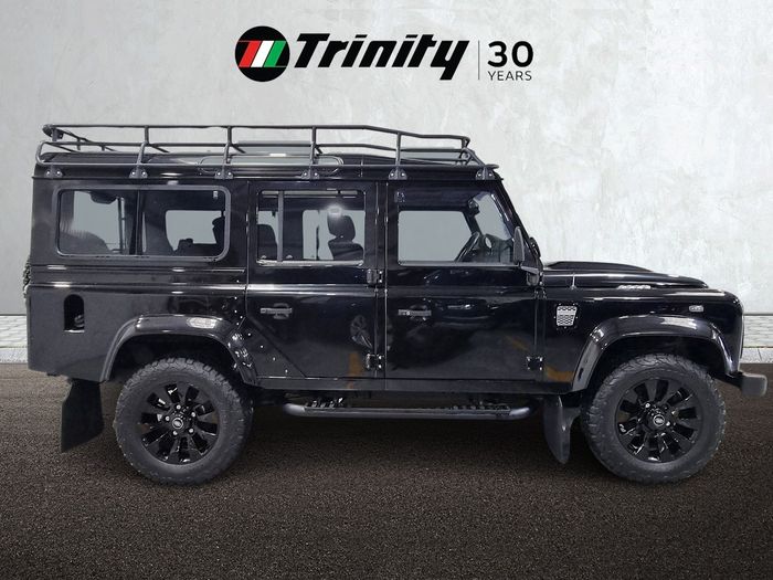 Land Rover Defender 2011