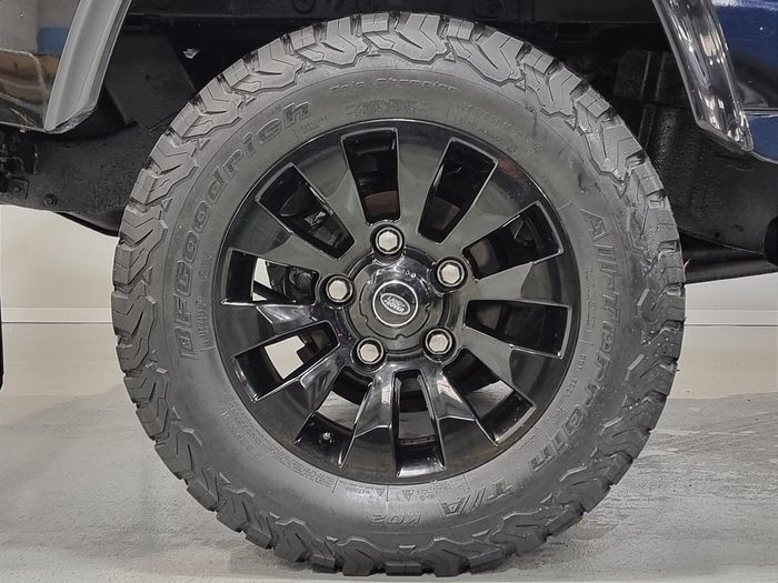 Land Rover Defender 2011