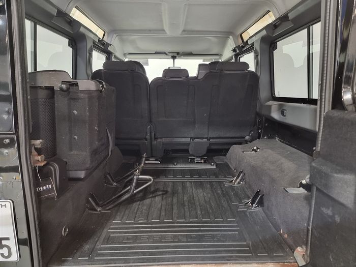 Land Rover Defender 2011
