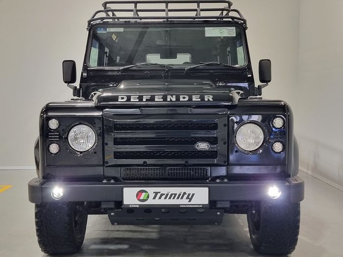 Land Rover Defender 2011