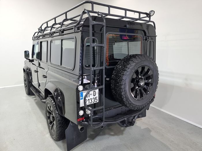 Land Rover Defender 2011
