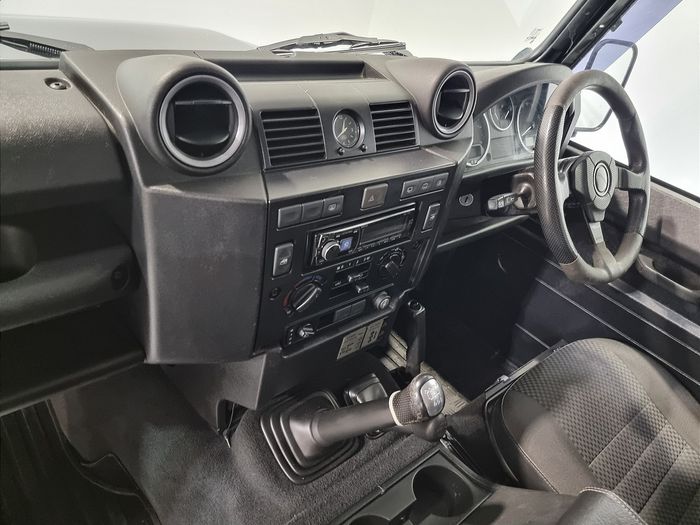 Land Rover Defender 2011