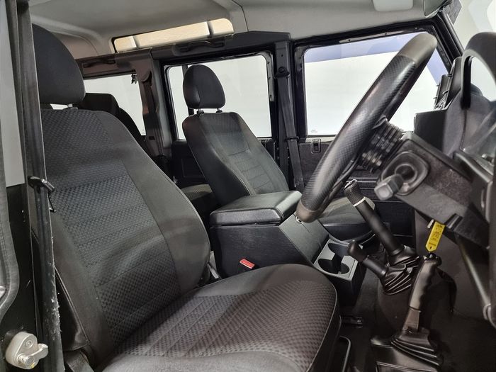 Land Rover Defender 2011