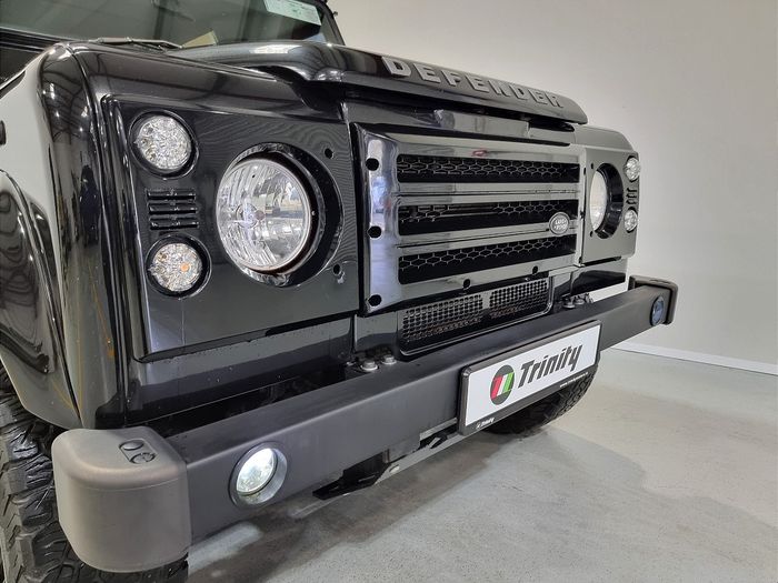 Land Rover Defender 2011