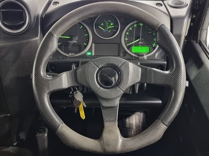 Land Rover Defender 2011