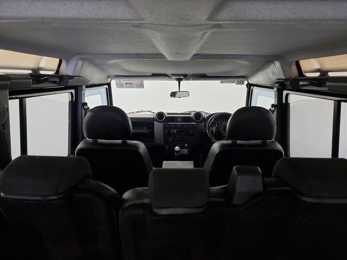 Land Rover Defender 2011
