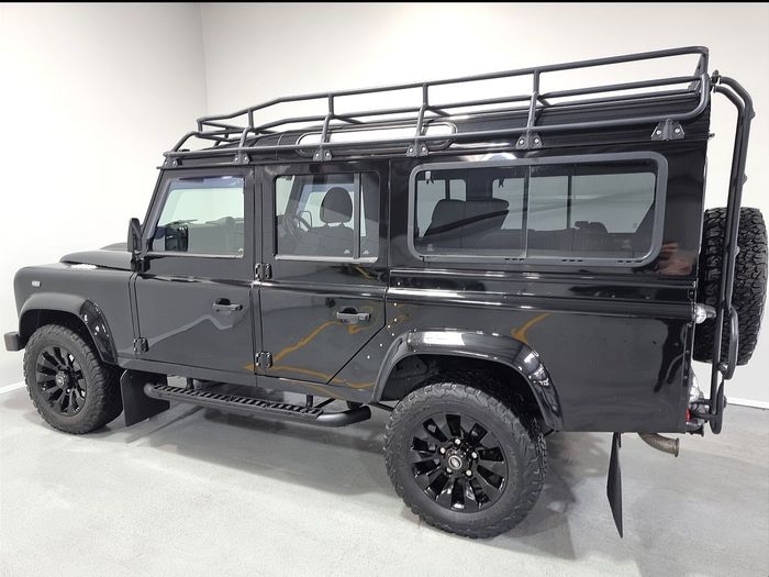 Land Rover Defender 2011