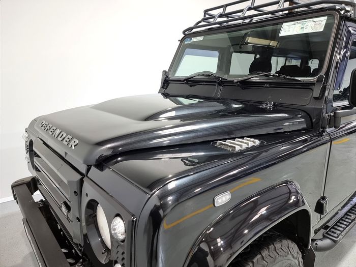 Land Rover Defender 2011