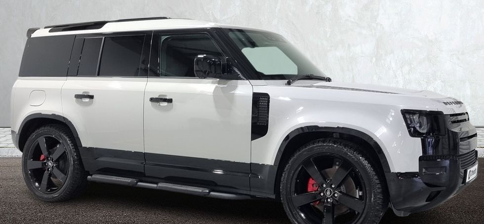 Land Rover Defender 2026
