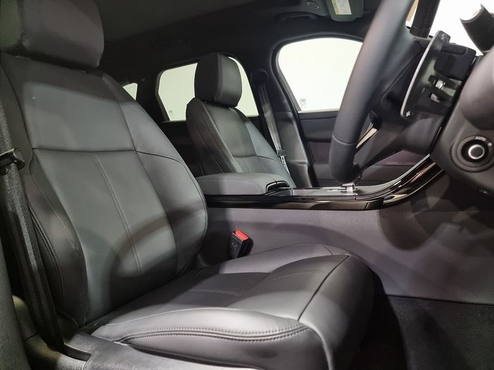 Land Rover Range Rover Velar 2026