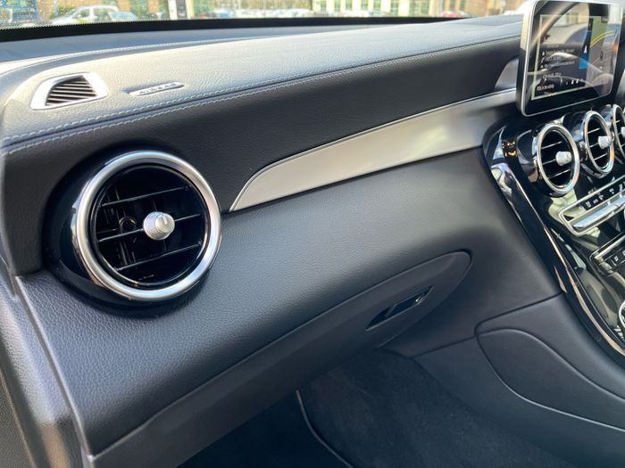 Mercedes-Benz GLC 2023