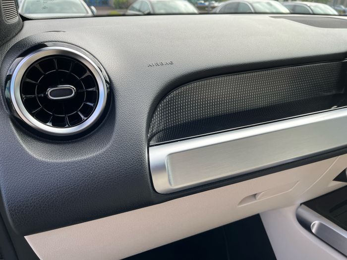 Mercedes-Benz GLB 2021