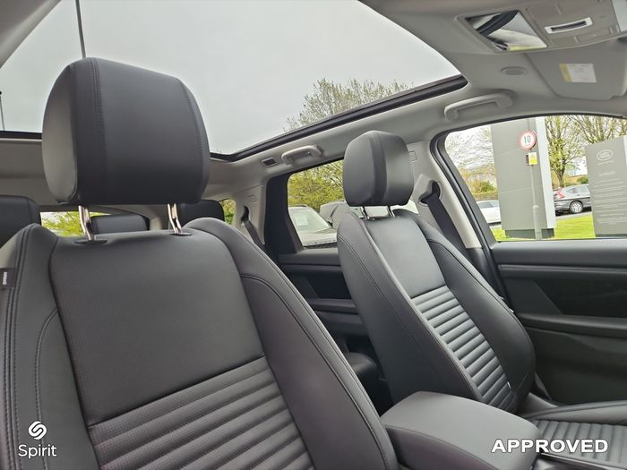 Land Rover Discovery Sport 2025