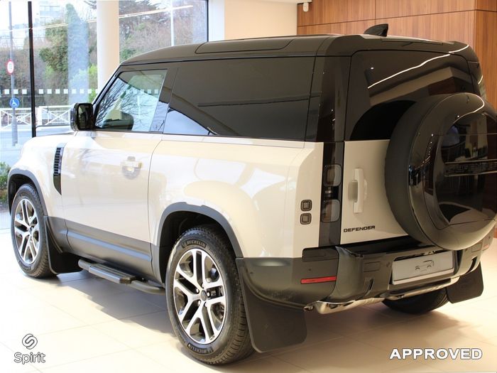 Land Rover Defender 2026