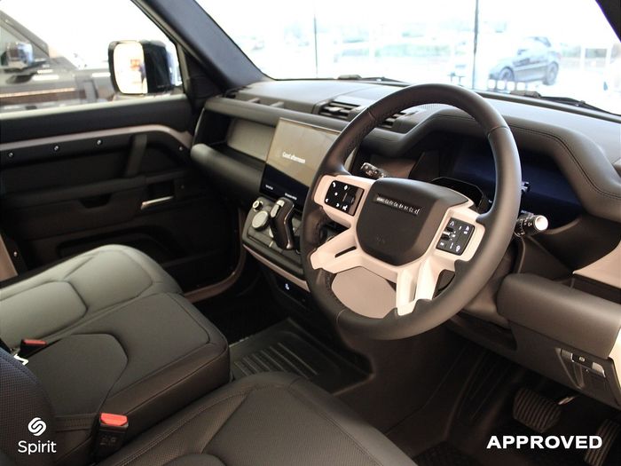 Land Rover Defender 2026