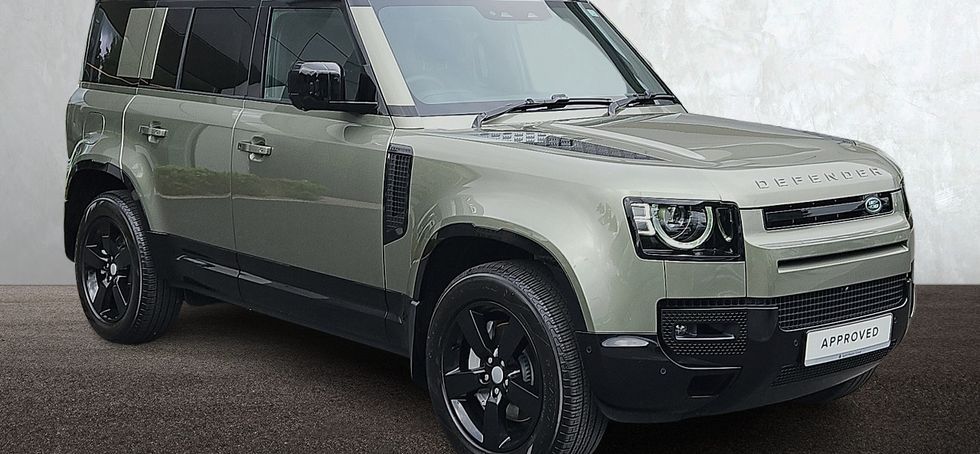 Land Rover Defender 2025