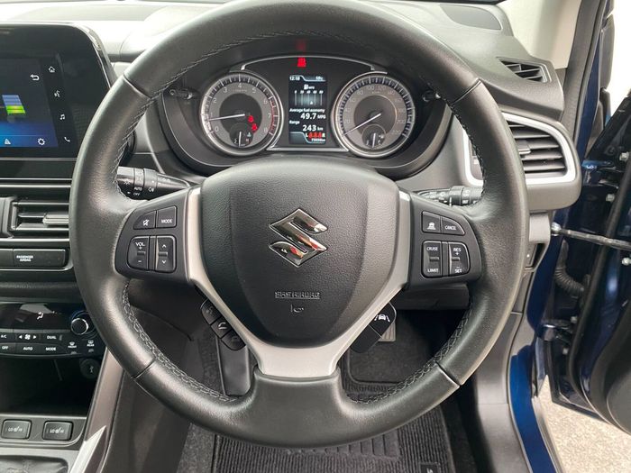 Suzuki S-CROSS 2023