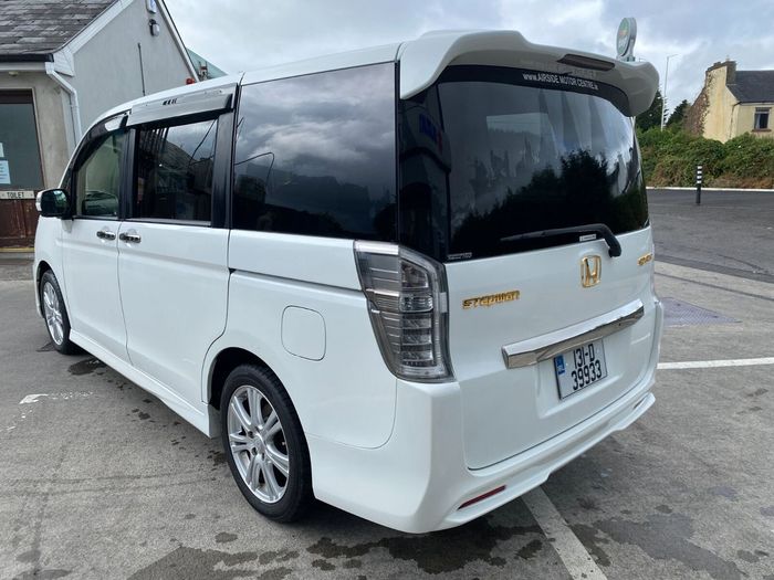 Honda Stepwagon 2013