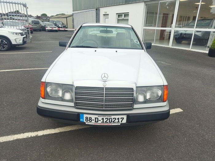 Mercedes-Benz 300 1988