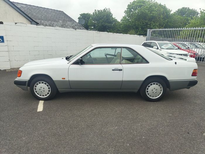 Mercedes-Benz 300 1988