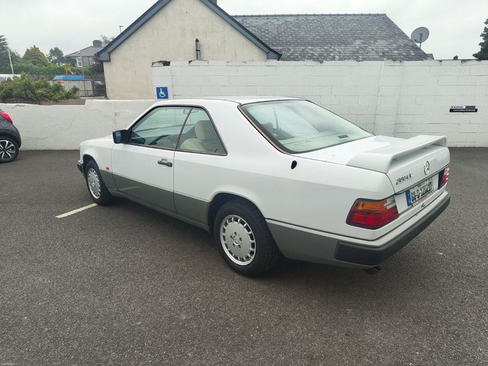Mercedes-Benz 300 1988