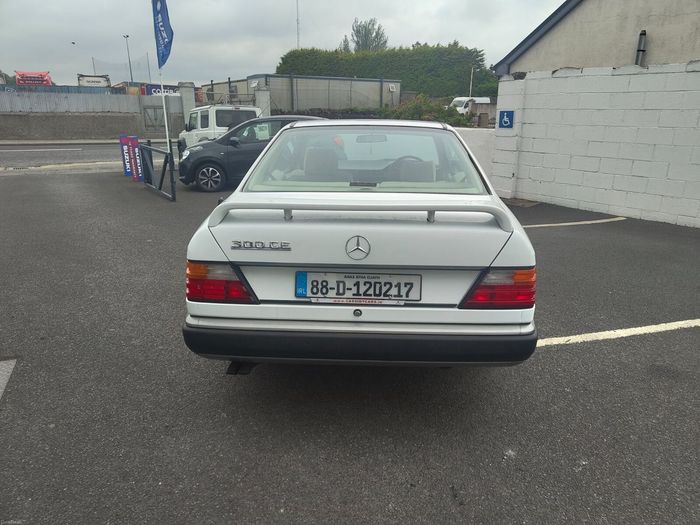 Mercedes-Benz 300 1988