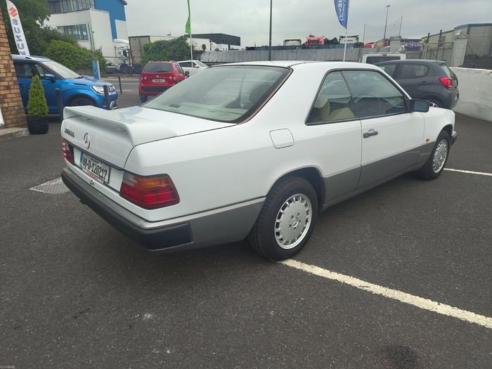 Mercedes-Benz 300 1988