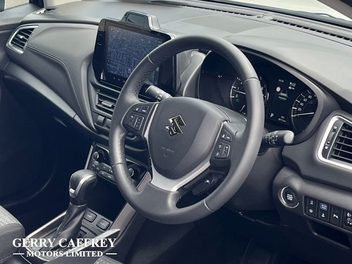 Suzuki S-CROSS 2025